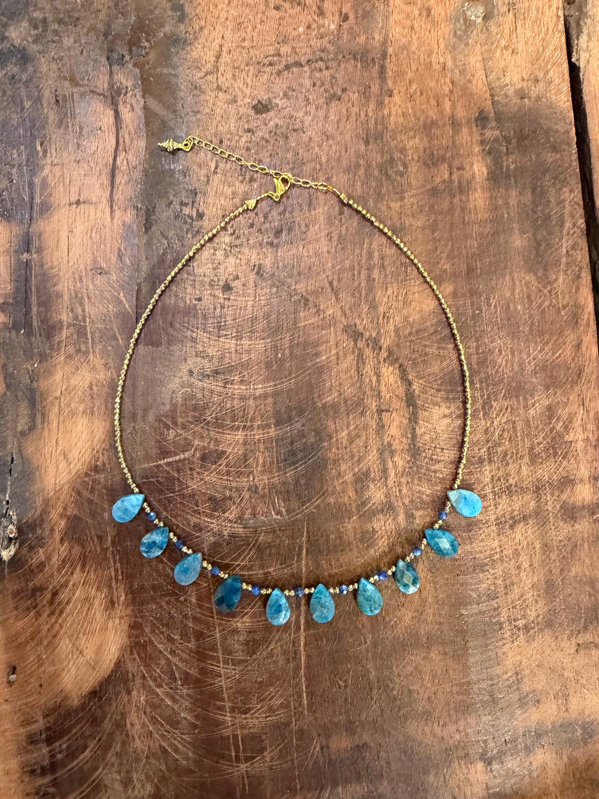 Collier Aura perles fines - nacre ou apatites bleues