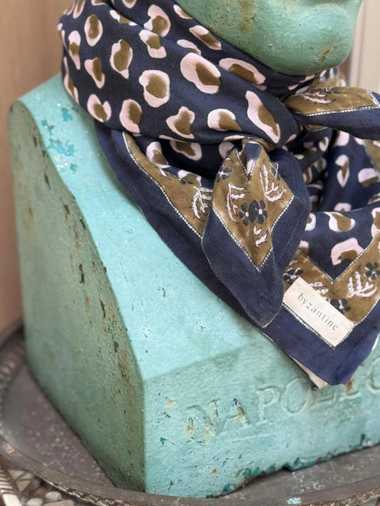 Grand foulard LÉOPARD Bleu marine