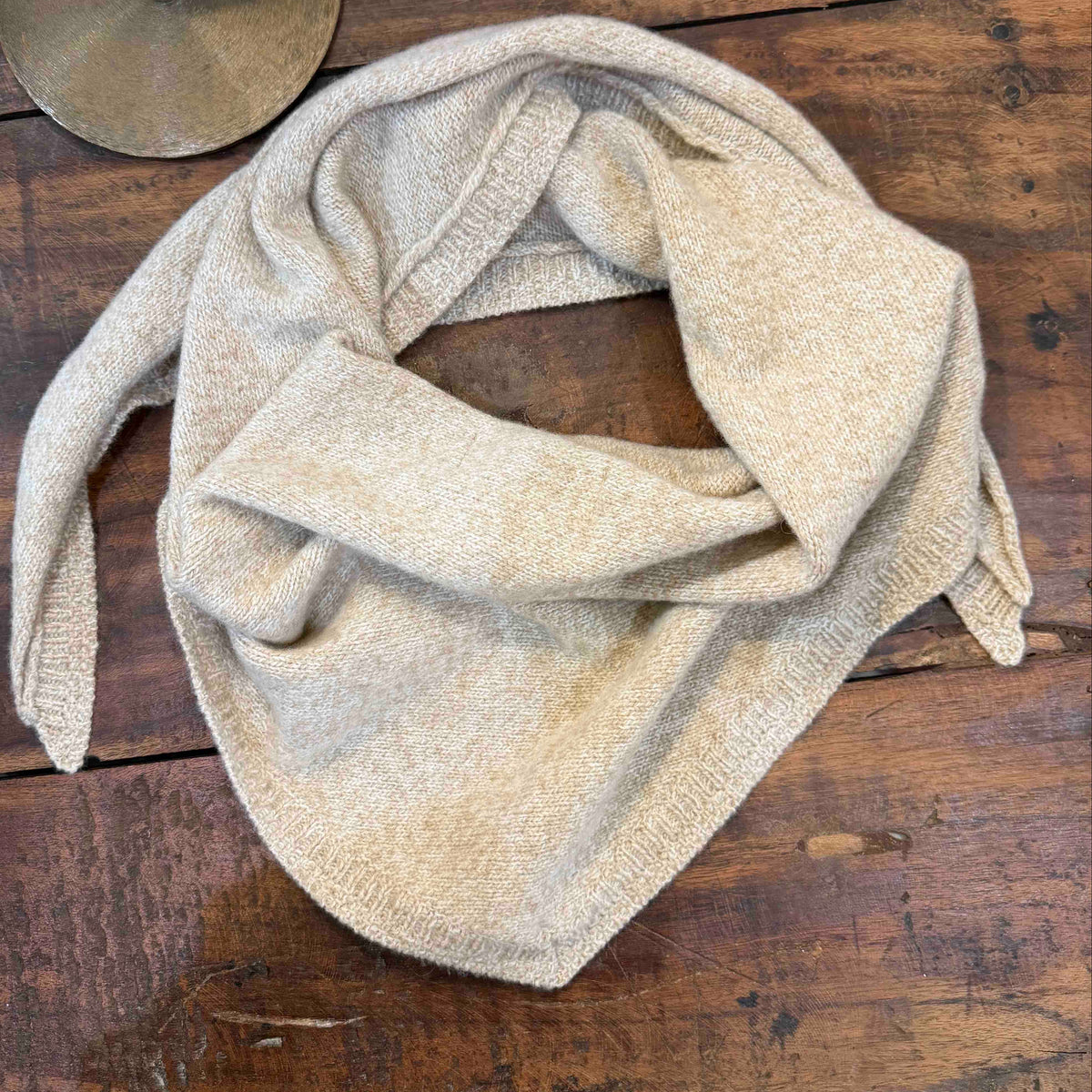 Echarpe triangle Balady beige uni - Maison Anje