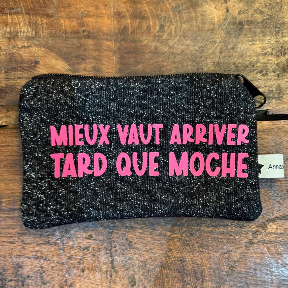 Pochette Mieux vaut arriver tard que moche n°17