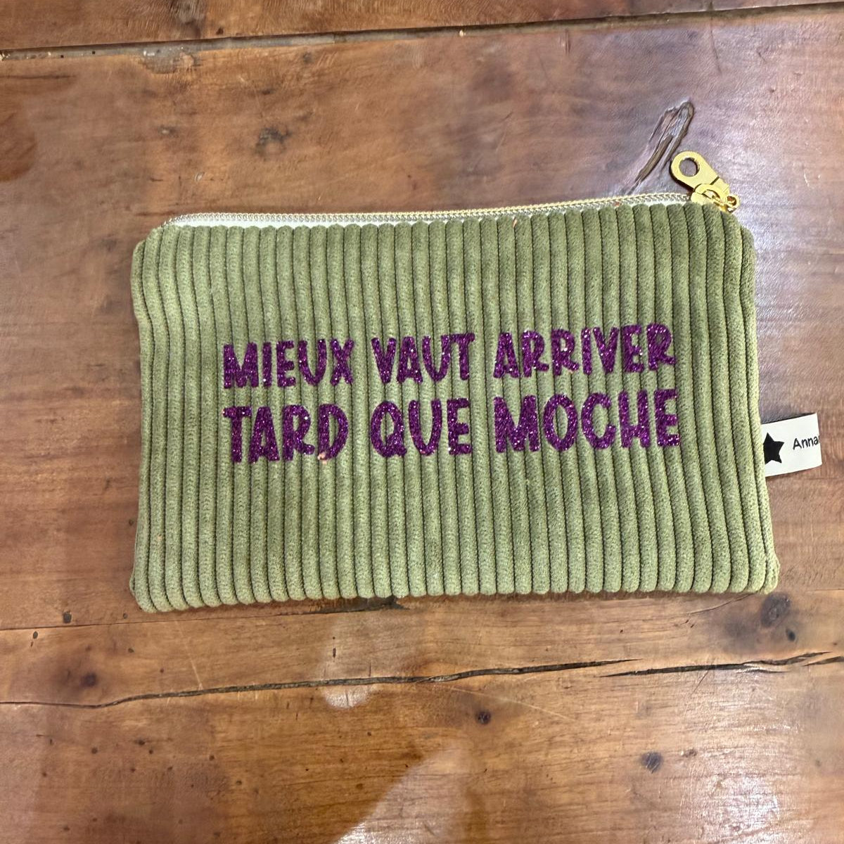 Slogan sleeve "Better to arrive late than ugly" No. 19
