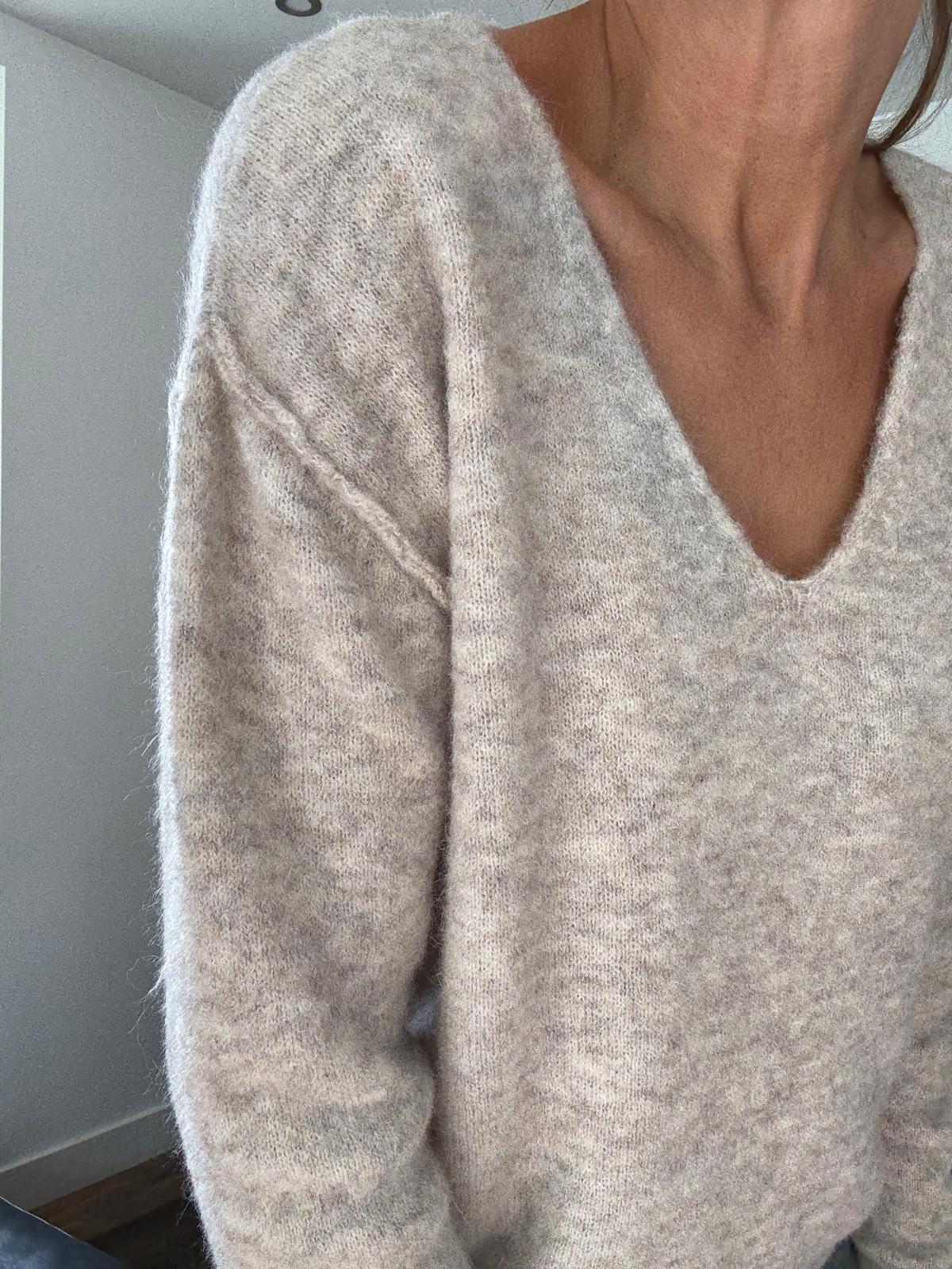 Bikev Sweater