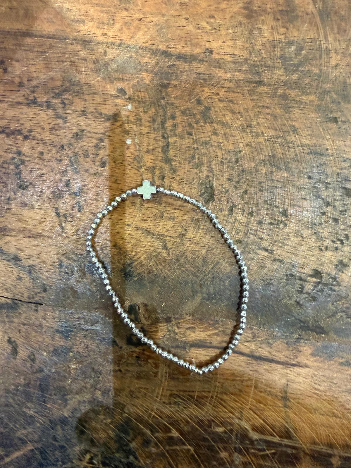 Bracelet Brigitte mini hématite argentée - croix, cœur ou étoile