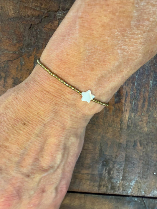 Bracelet doré étoile