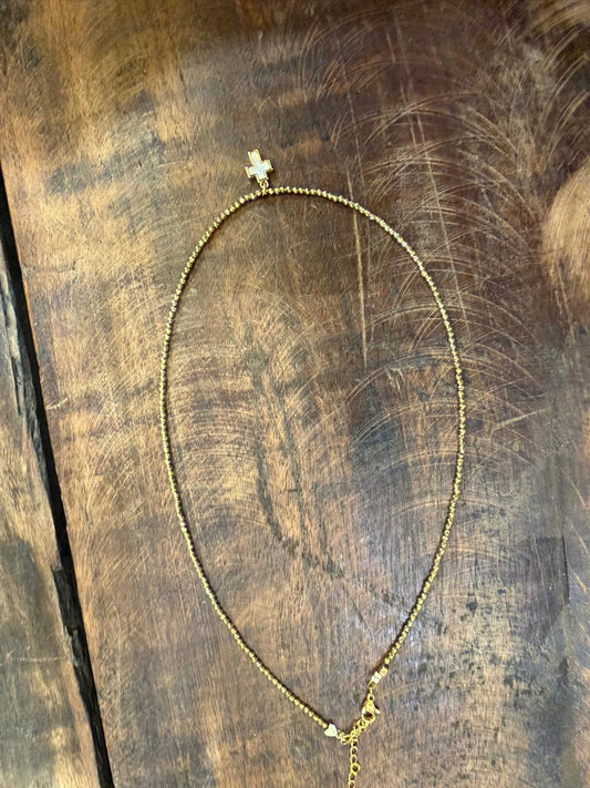 Collier amulette croix nacre