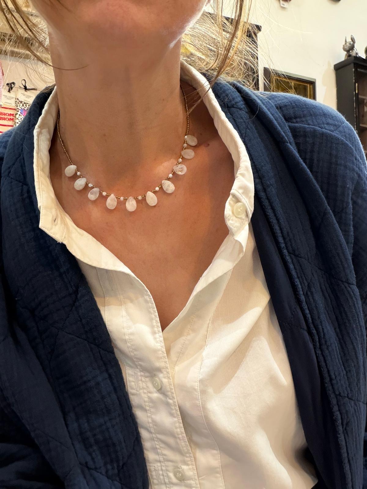 Collier Aura perles fines - nacre ou apatites bleues