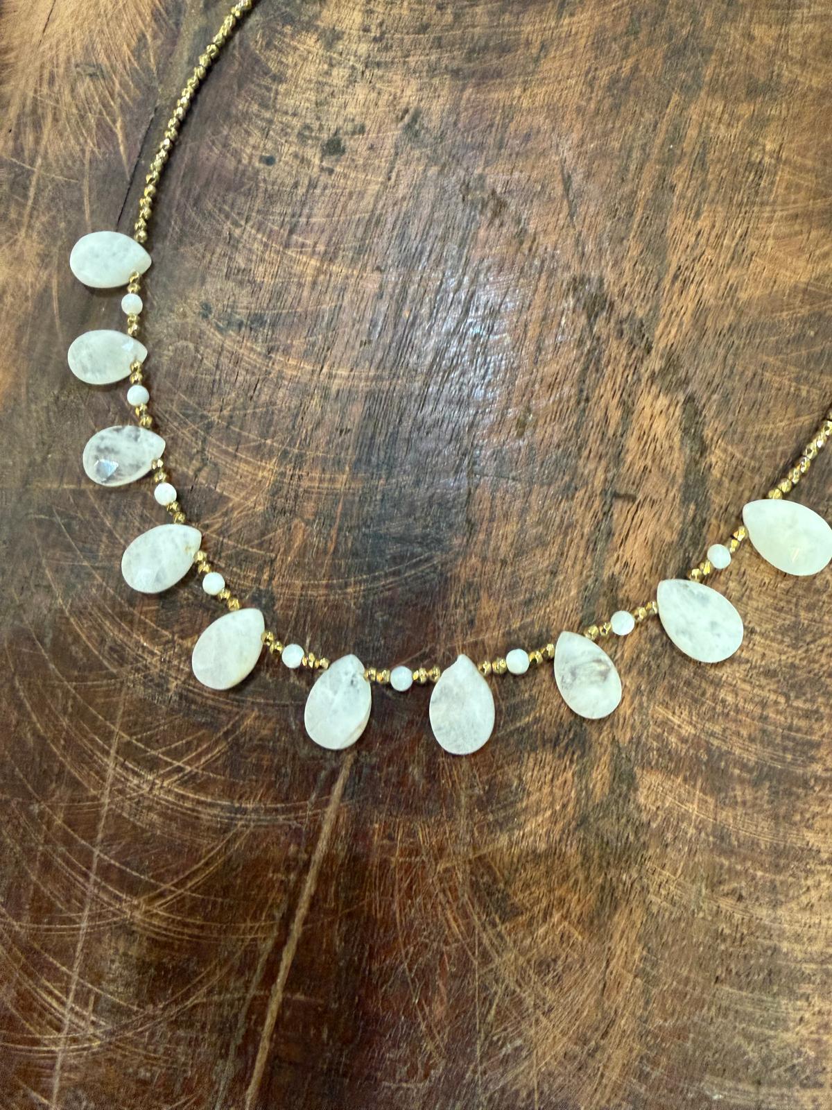 Collier Aura perles fines - nacre ou apatites bleues