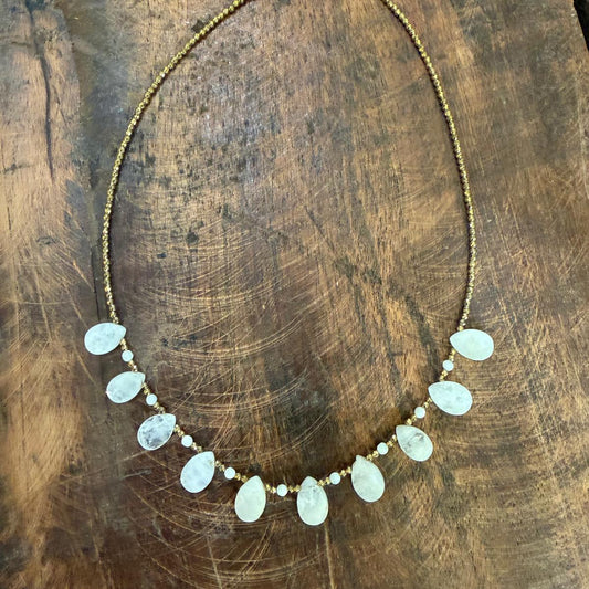 Collier Aura perles fines - nacre ou apatites bleues