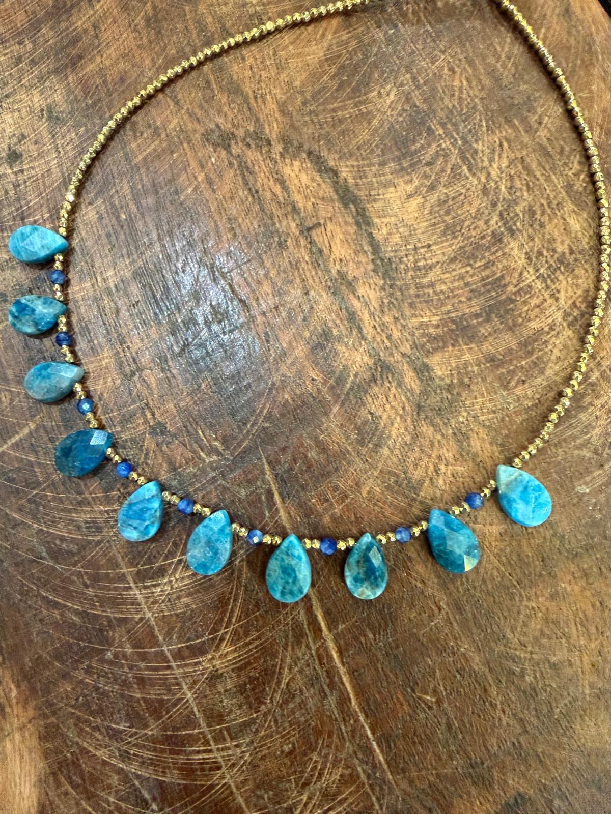 Collier Aura perles fines - nacre ou apatites bleues