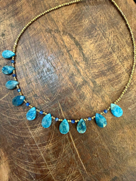 Collier Aura perles fines - nacre ou apatites bleues