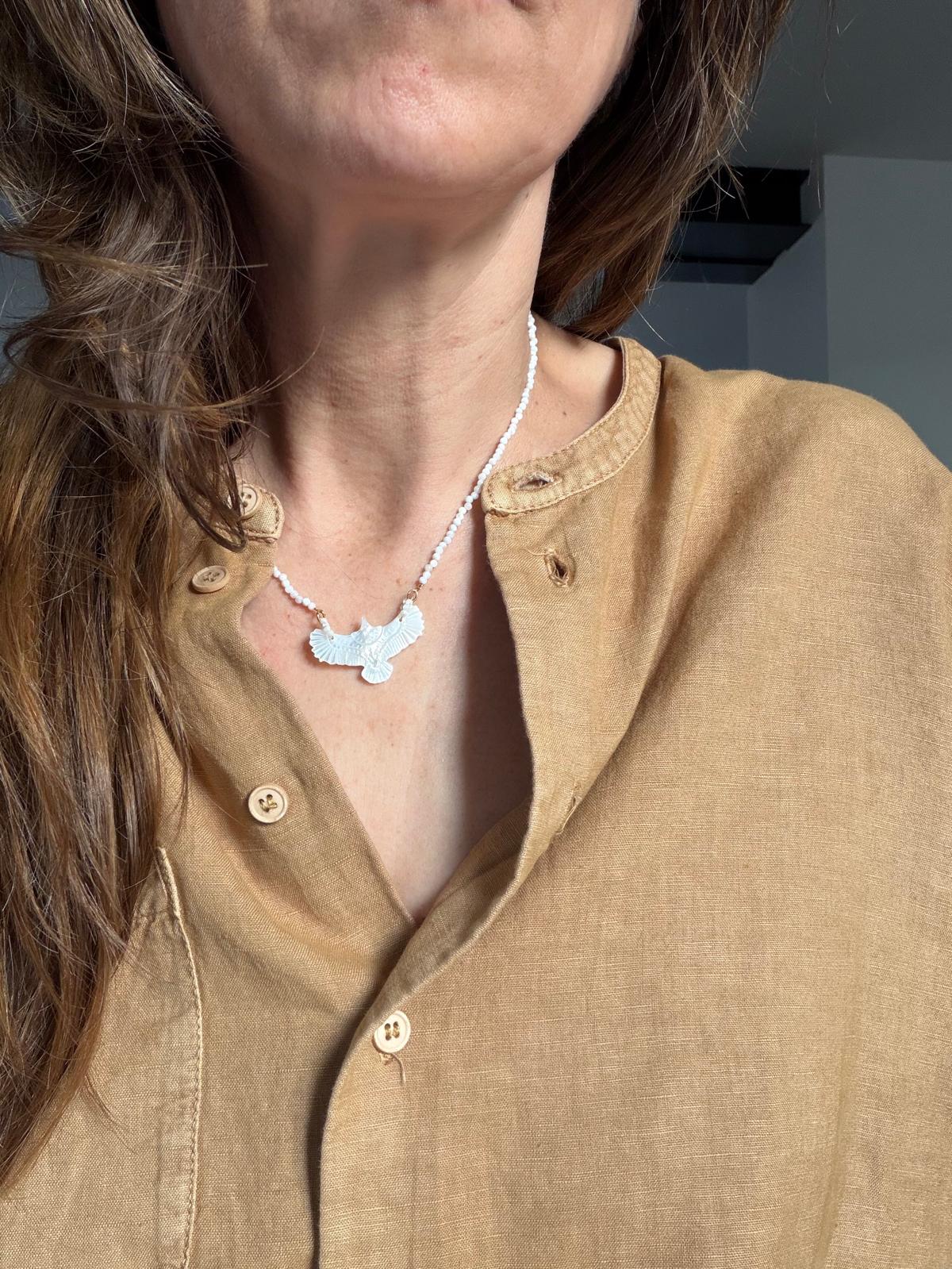 Collier amulette Eagle nacre - Le Monde est Stone