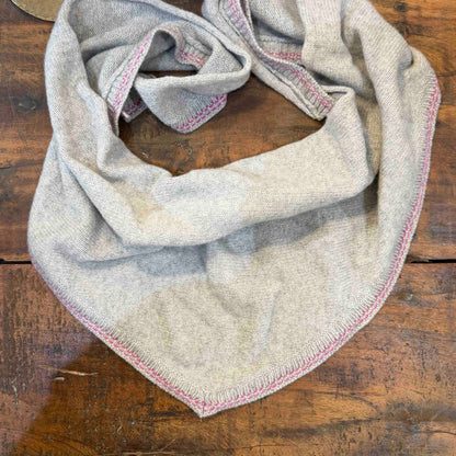 Echarpe triangle Balady grey fushia - Maison Anje