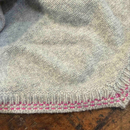 Echarpe triangle Balady grey fushia - Maison Anje