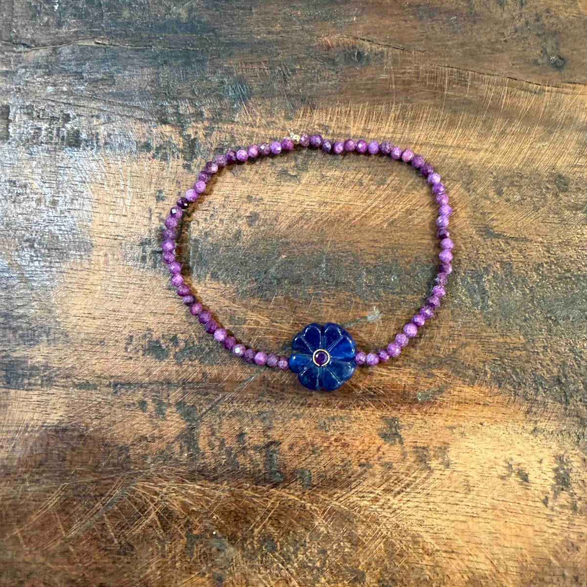 Bracelet simple flower jade bleue  - Le Monde est Stone