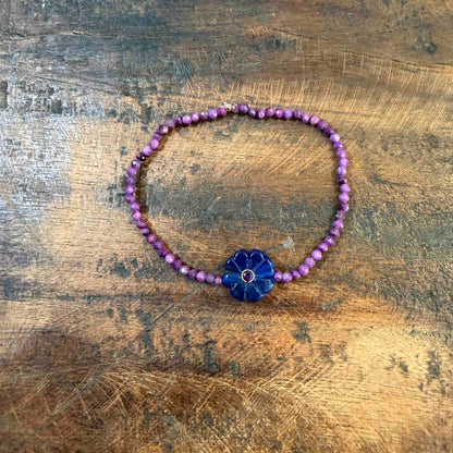 Bracelet simple flower jade bleue  - Le Monde est Stone