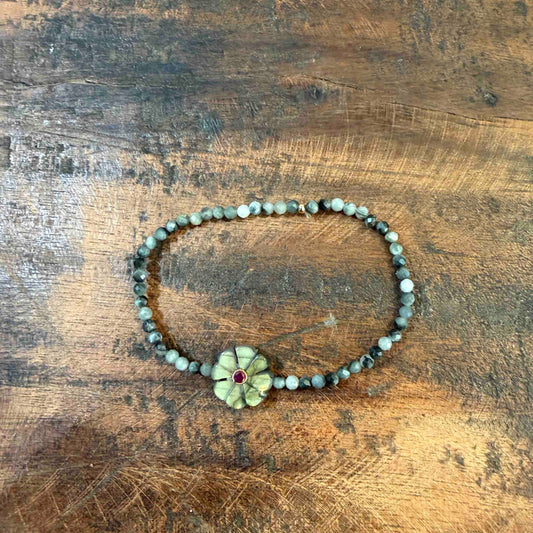 Bracelet simple flower labradorite - Le Monde est Stone