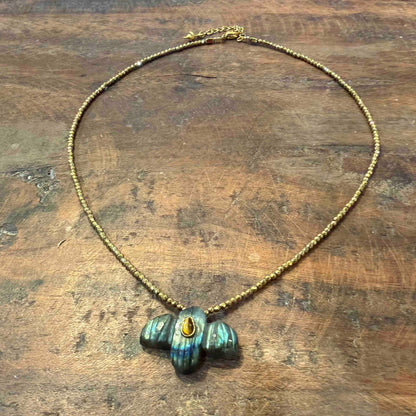 Collier Eagle labradorite - Le Monde est Stone