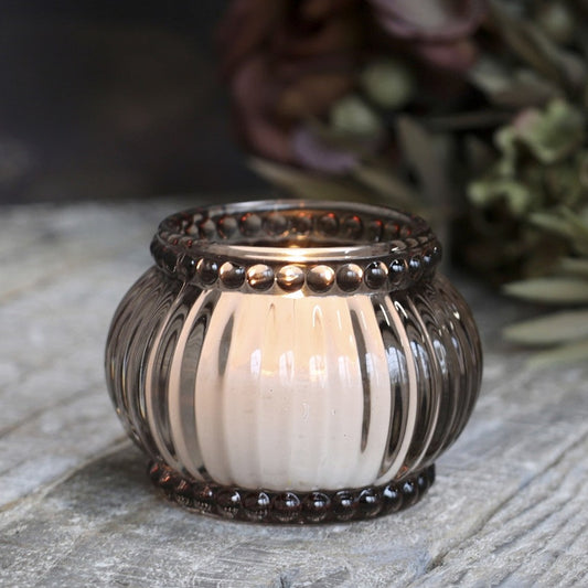 Tealight holder with grooves and pearl edge