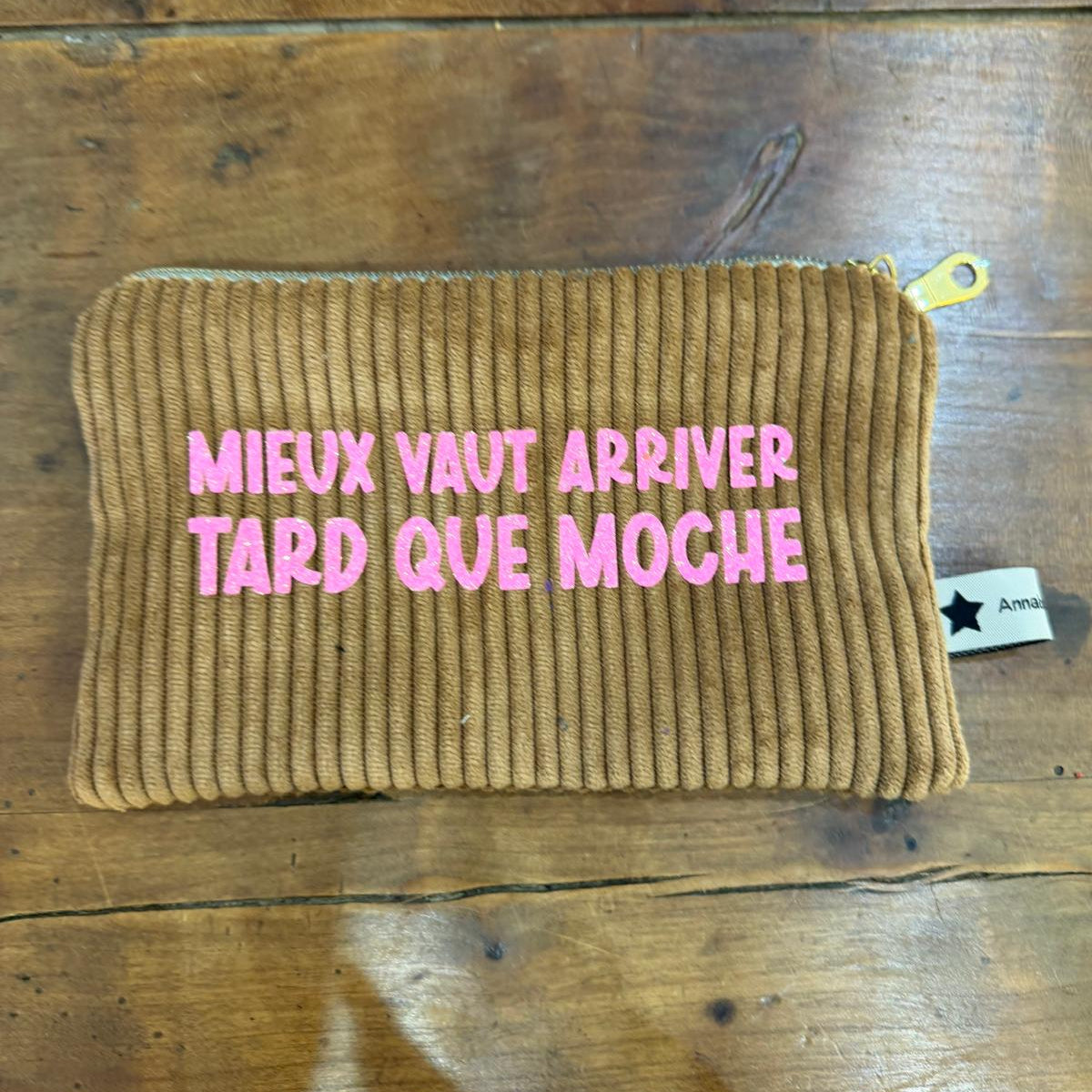 Slogan sleeve "Better to arrive late than ugly" No. 19