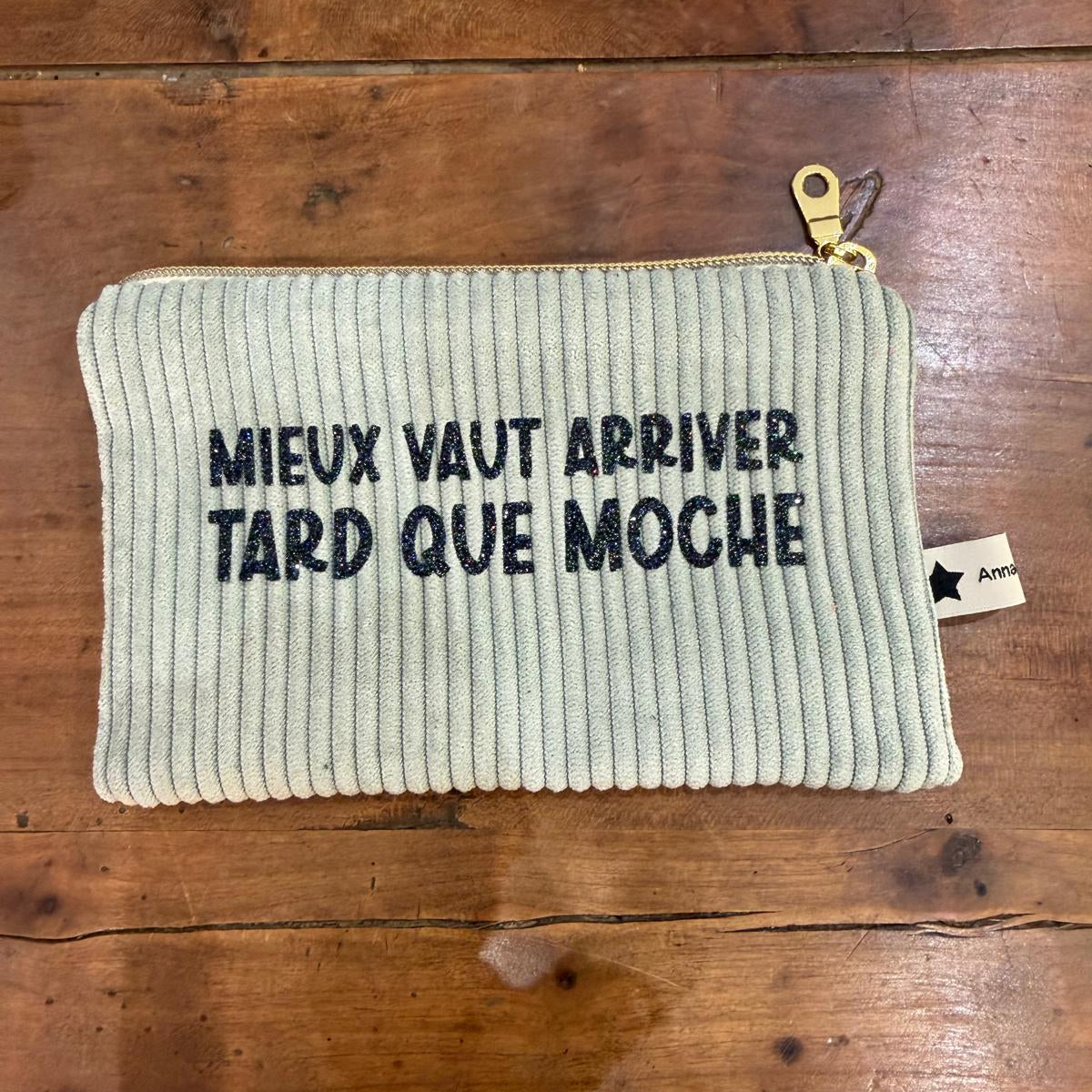 Slogan sleeve "Better to arrive late than ugly" No. 19