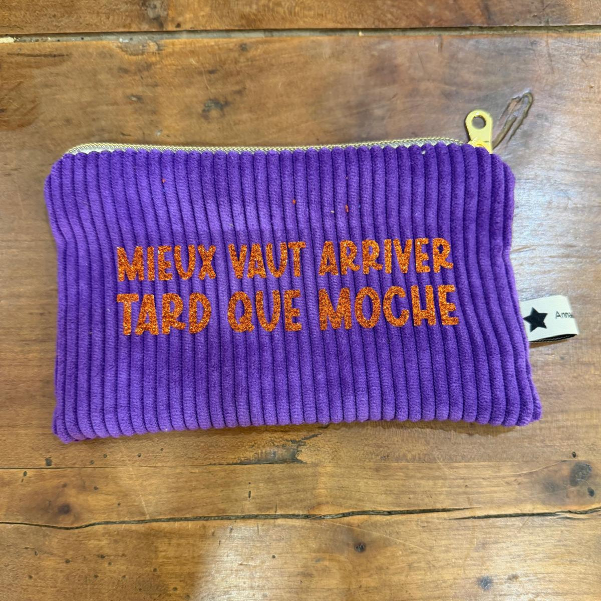 Slogan sleeve "Better to arrive late than ugly" No. 19