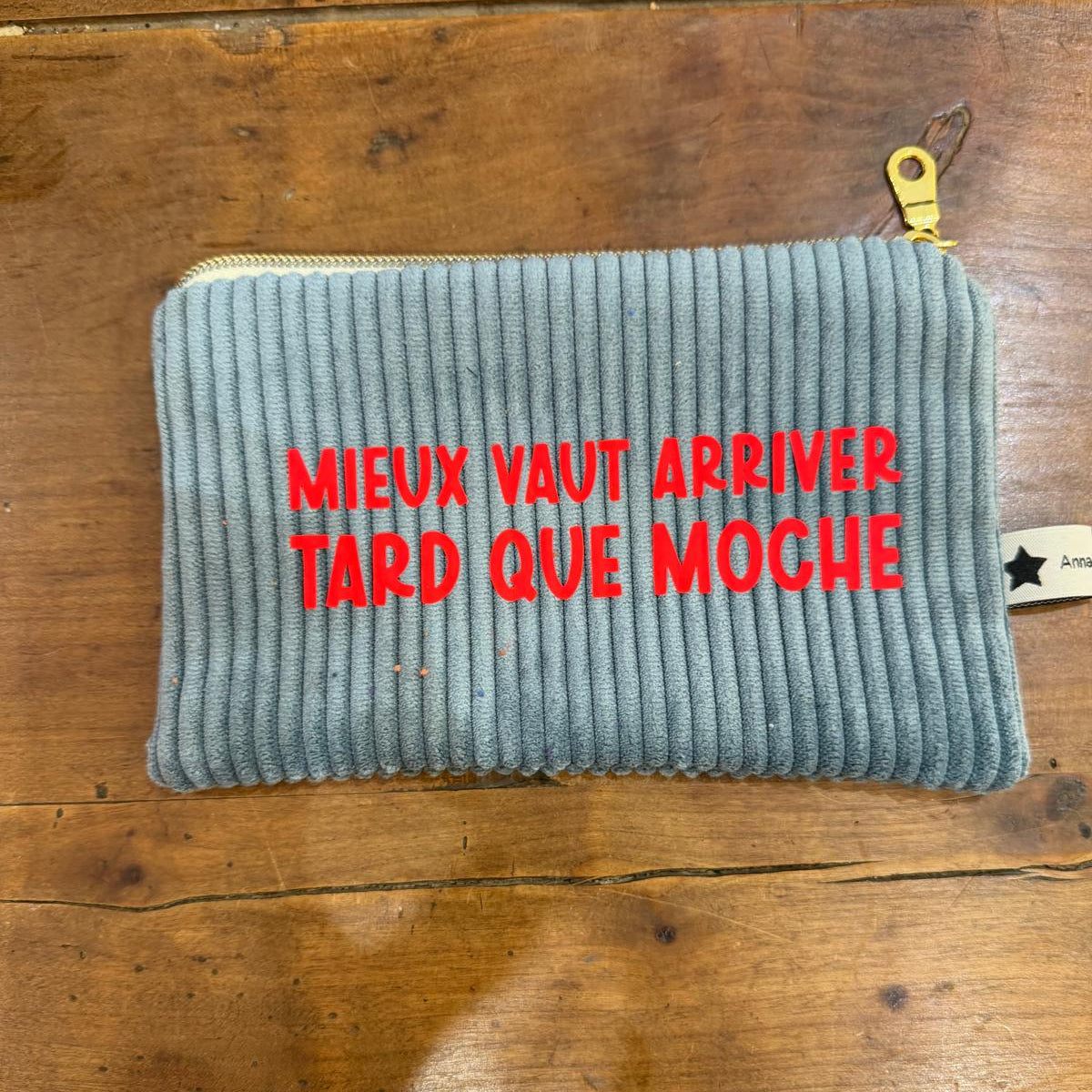 Slogan sleeve "Better to arrive late than ugly" No. 19