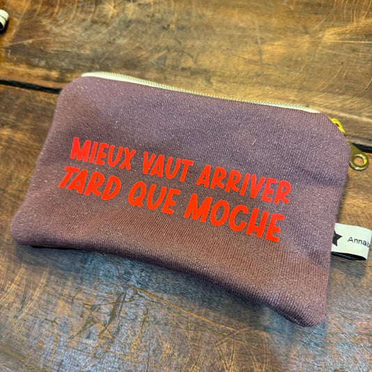 Pochette Mieux vaut arriver tard que moche  n°13