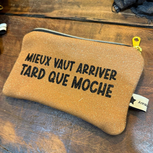 Pochette Mieux vaut arriver tard que moche  n°3