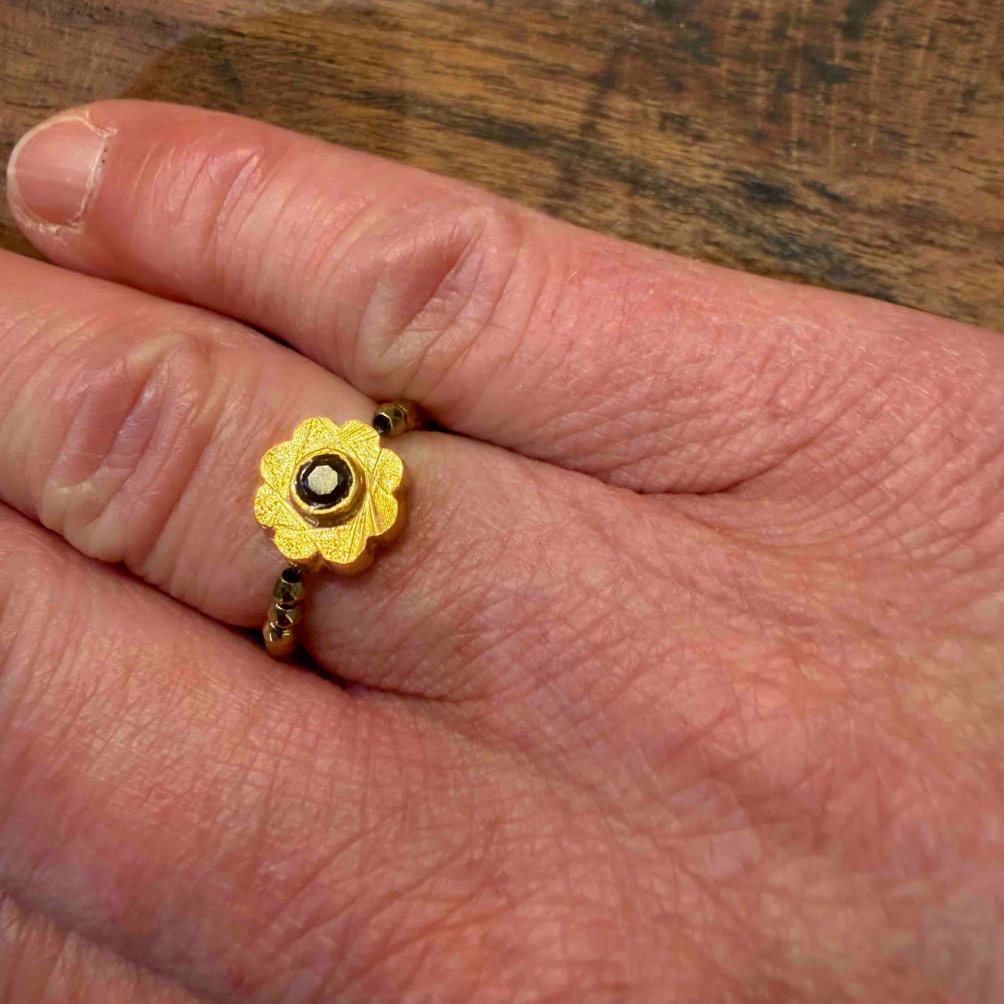 Bague mini-flower Gold - Le Monde est Stone