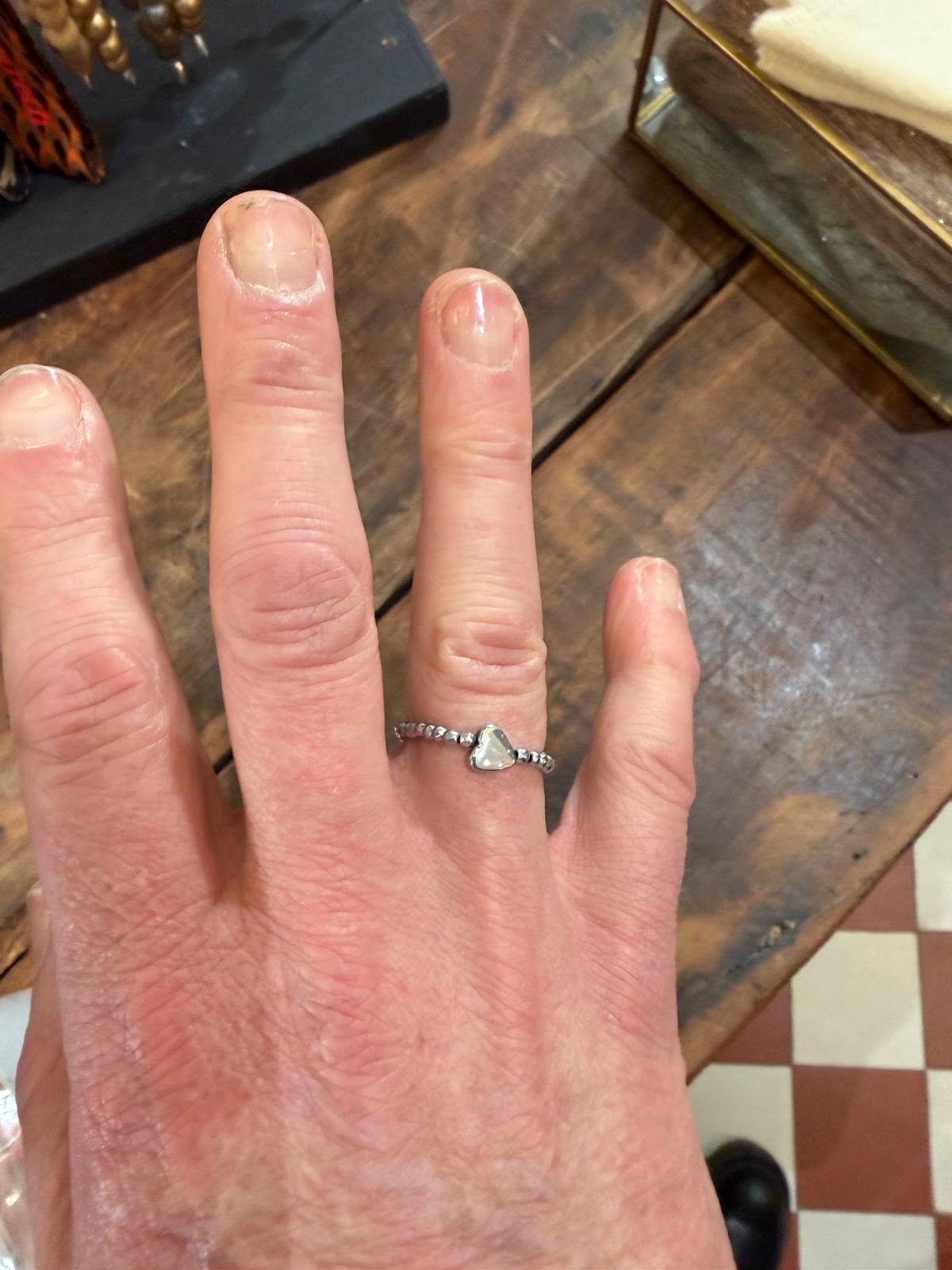 Bague Brigitte mini hématite argentée - coeur, croix ou étoile