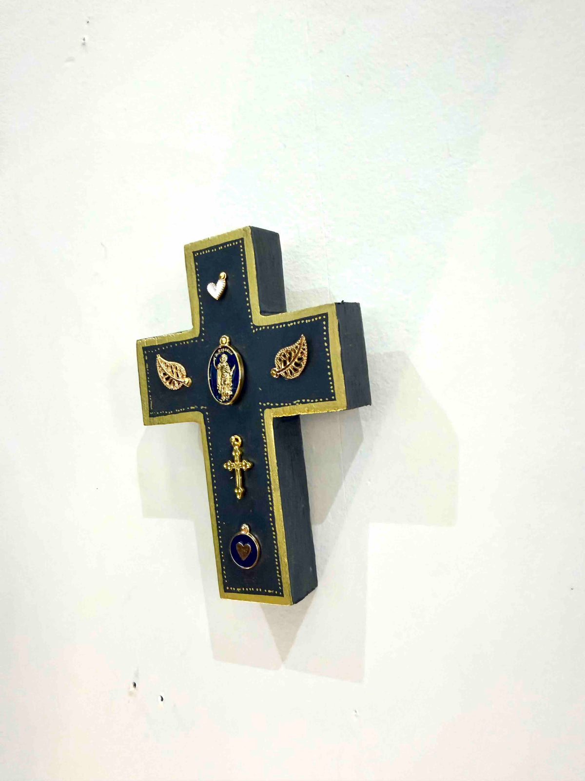 Grande croix en bois Garance x Virgile - Charbon