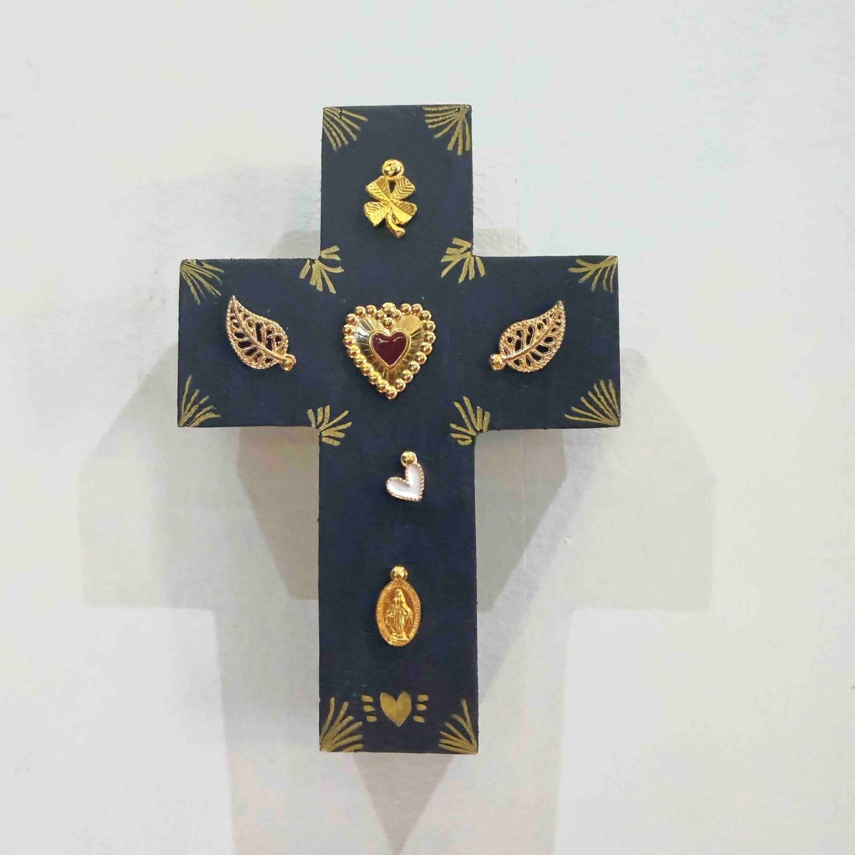 Grande croix en bois Garance x Virgile - Charbon 2