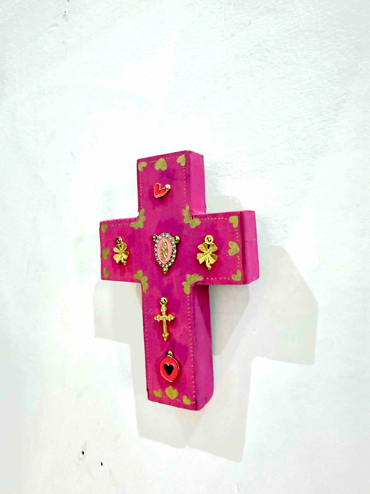 Grande croix en bois Garance x Virgile - Fuschia