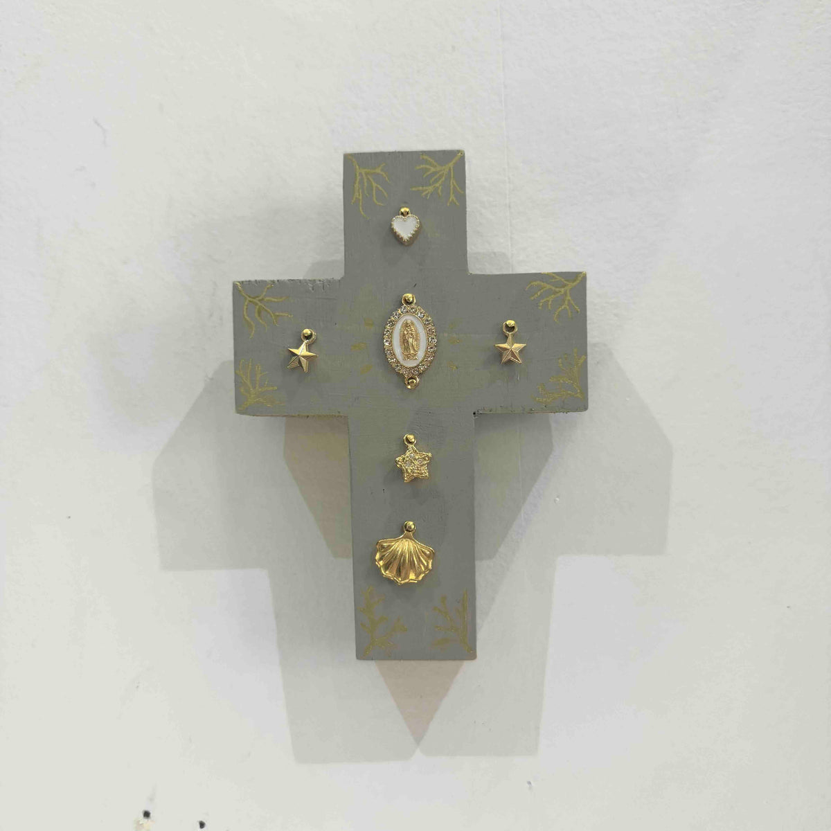 Grande croix en bois Garance x Virgile - Gris 2