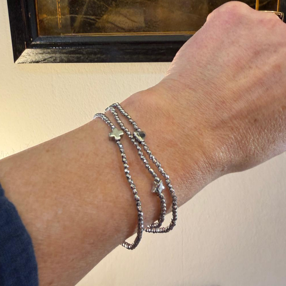 Bracelet Brigitte mini hématite argentée - croix, cœur ou étoile
