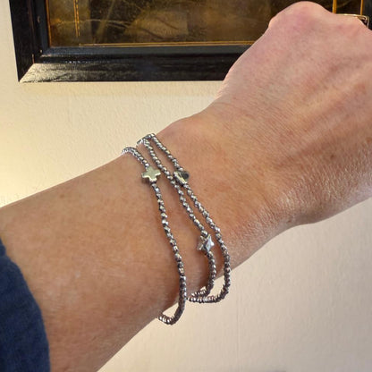 Bracelet Brigitte mini hématite argentée - croix, cœur ou étoile