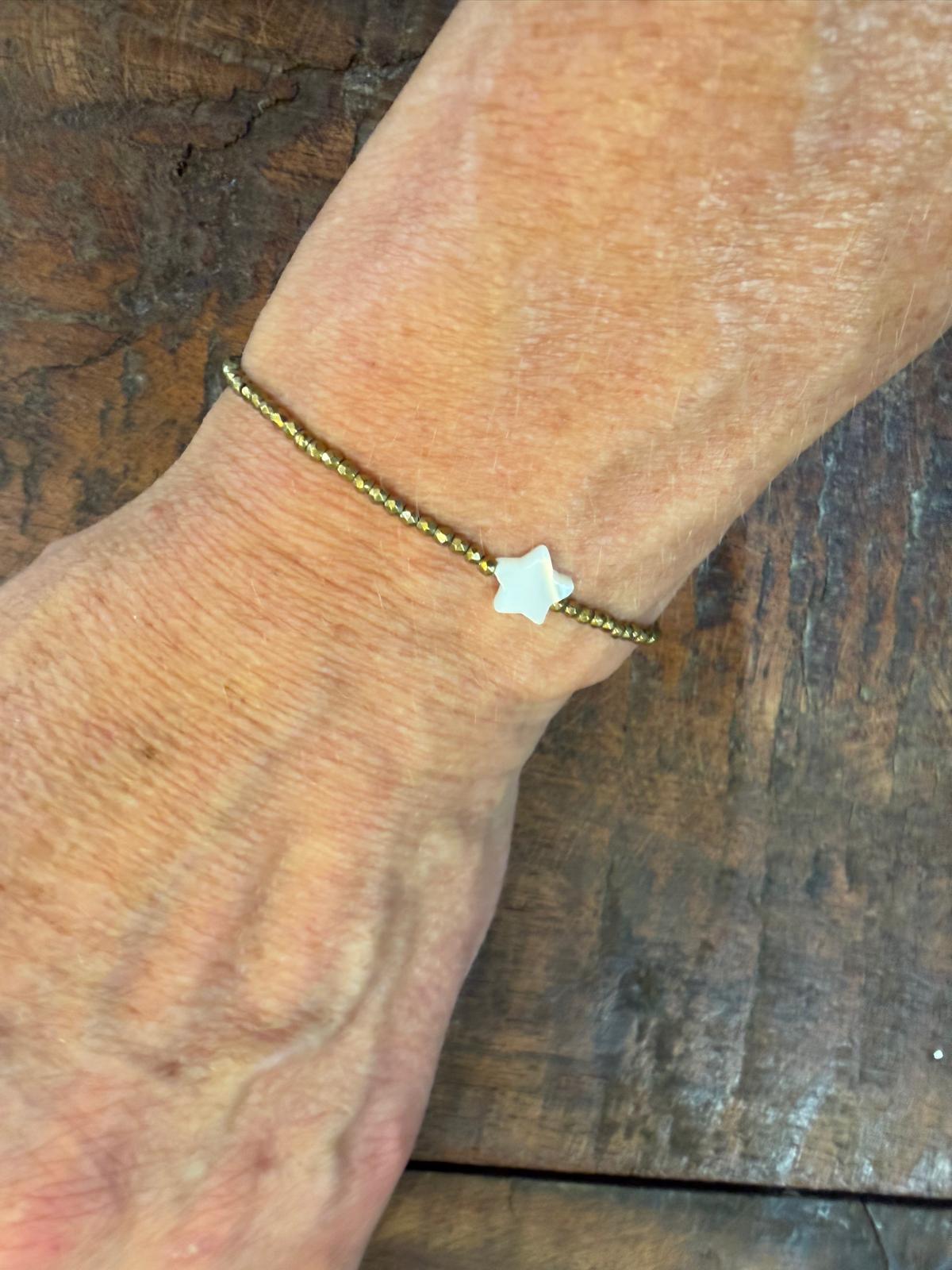 Bracelet doré étoile
