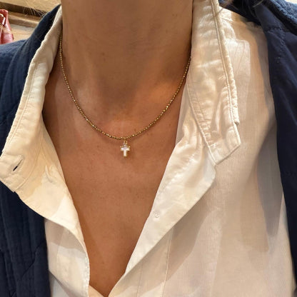 Collier amulette croix nacre