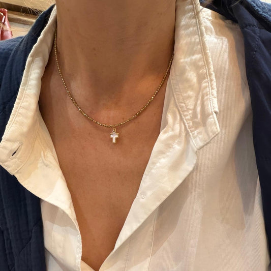 Collier amulette croix nacre
