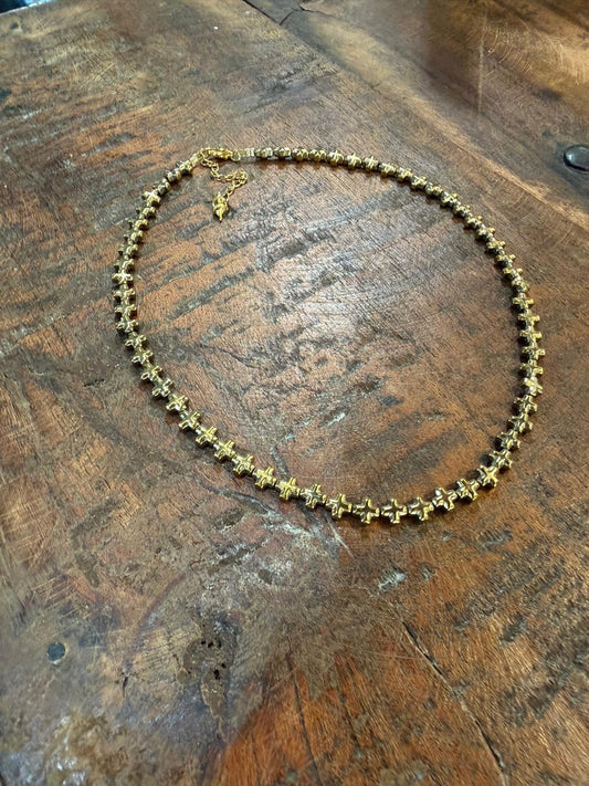Collier doré chaîne croix