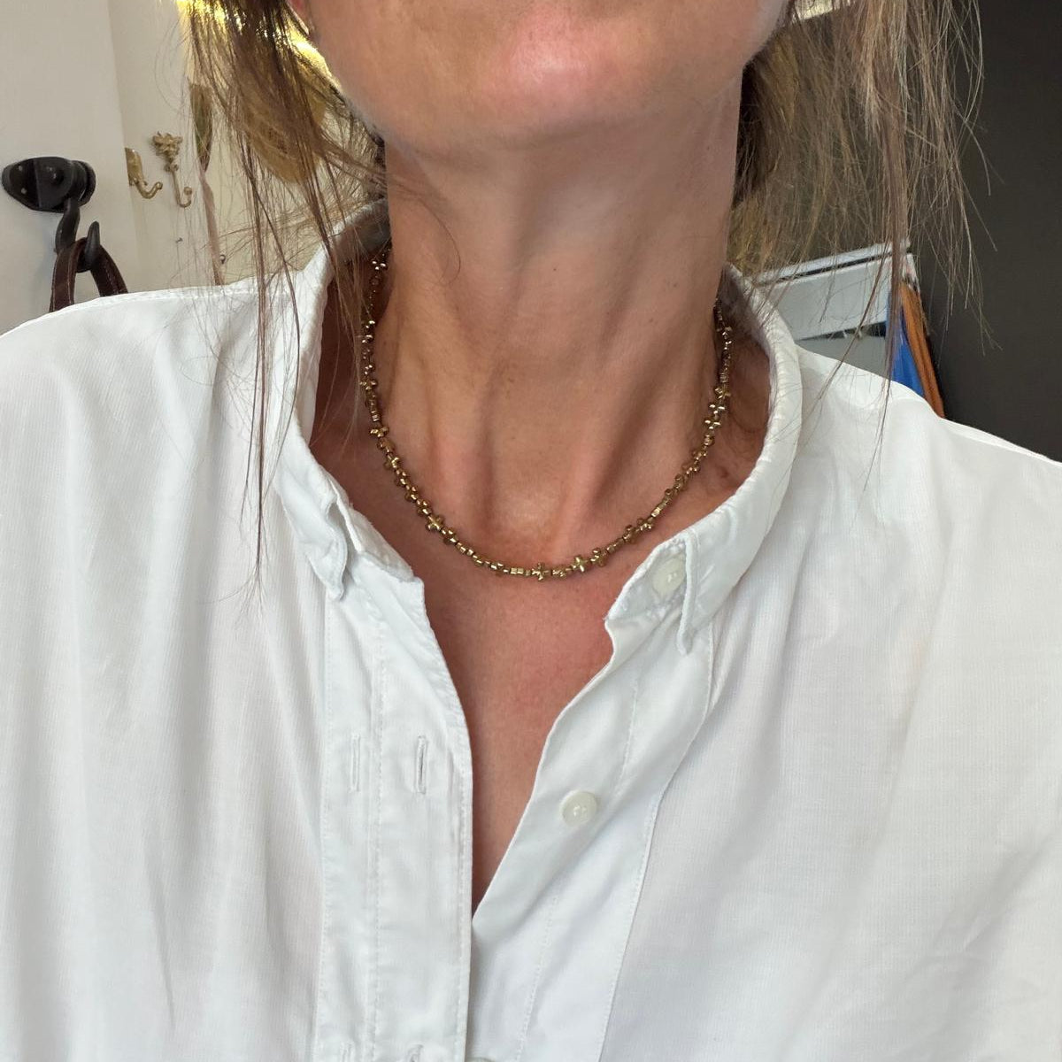 Collier doré chaîne croix