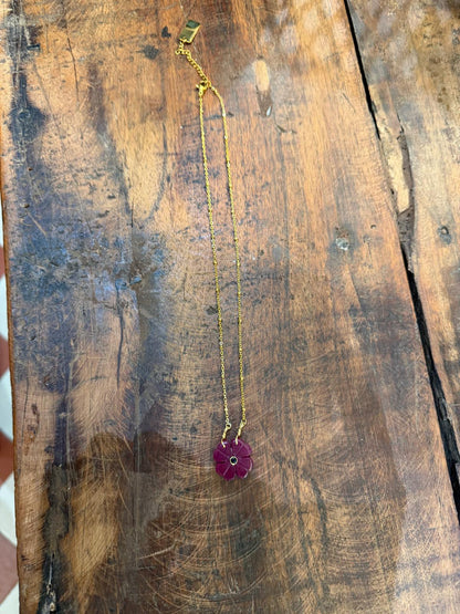 Collier Flower Rubis indien - Le Monde est Stone