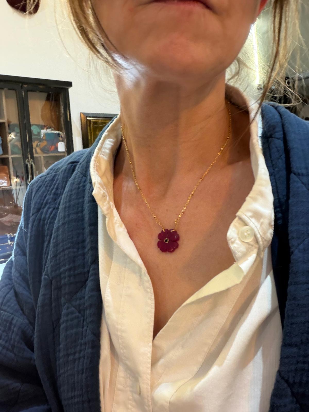 Collier Flower Rubis indien - Le Monde est Stone