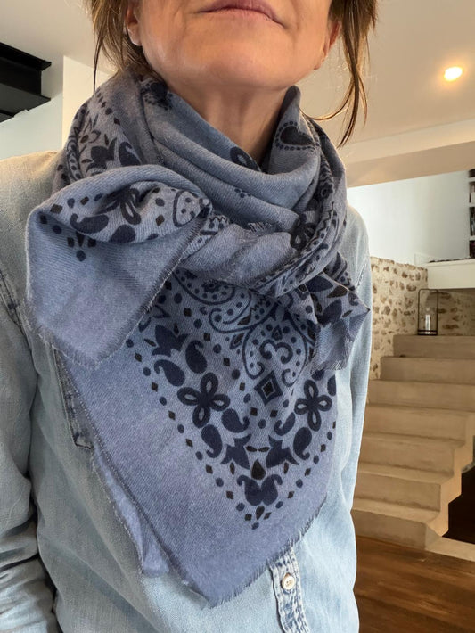 Large square Jules scarf