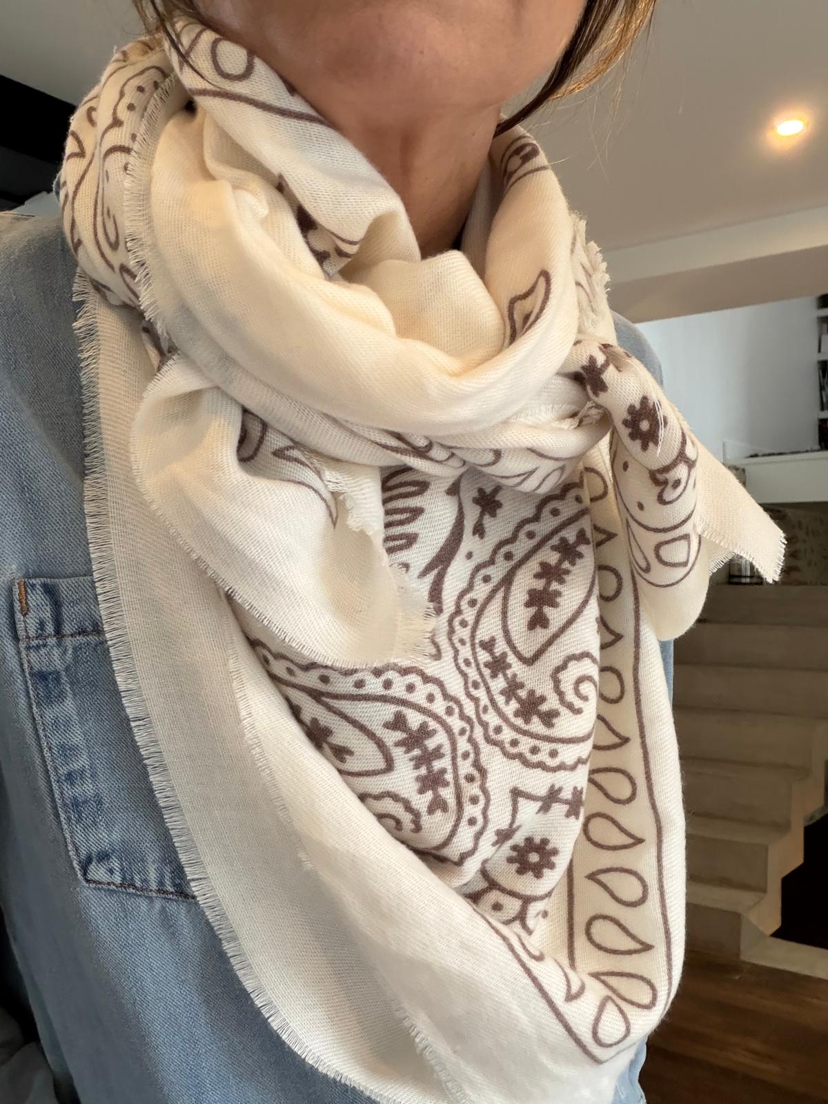 Large square Virginia scarf - 2 colors