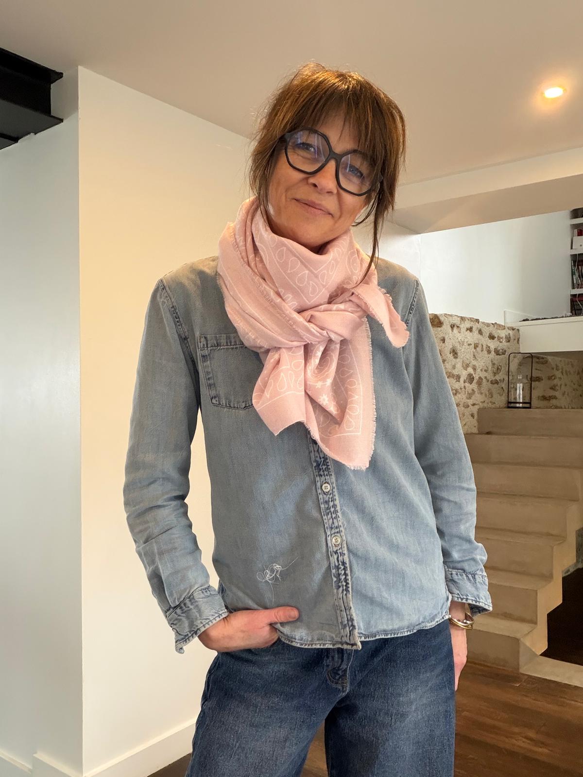 Large square Virginia scarf - 2 colors