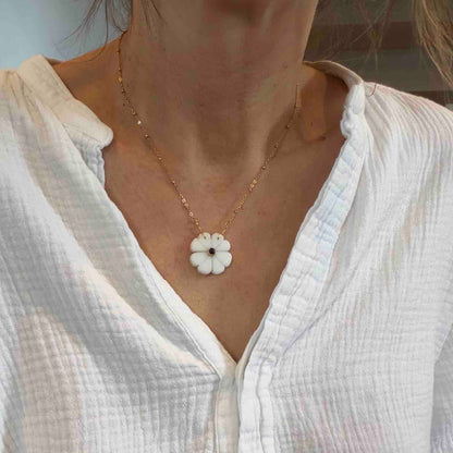 Flower mother-of-pearl necklace - The World is Stone