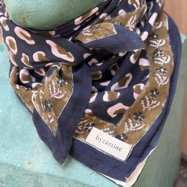 Foulard 60x60cm LÉOPARD Bleu Marine