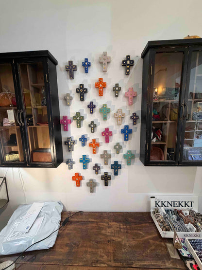 Petite croix en bois Garance x Virgile - Gris
