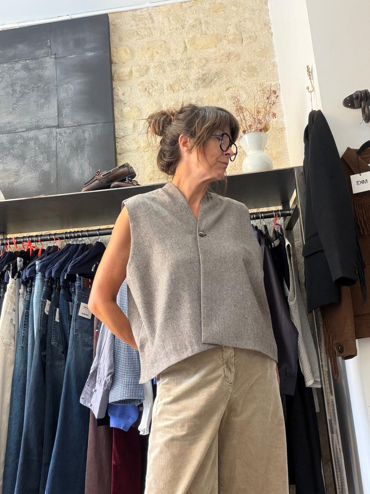 Alienor sleeveless barista vest - Hod Paris